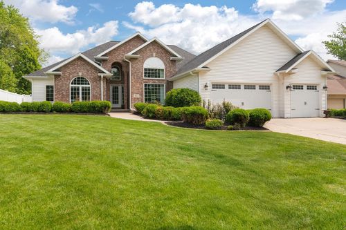 421 N Pennwood Circle, ALLOUEZ, WI, 54301 | Card Image