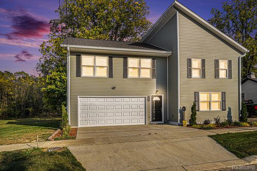 105 S Comstock St, Corunna, MI, 48817-1720 | Card Image