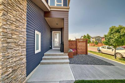 572 Chinook Gate Sq Sw, House detached with 5 bedrooms, 3 bathrooms and 4 parking in Airdrie AB | Image 2