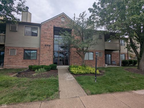 4371 Village Parkway Cir W, Indianapolis, IN, 46254-4399 | Card Image