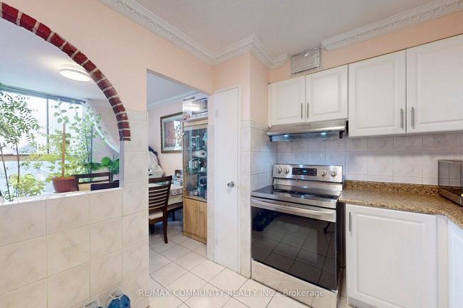 823 - 4645 Jane St, Condo with 2 bedrooms, 1 bathrooms and 1 parking in North York ON | Image 6