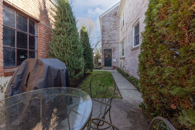 43 Cranford Ln, Condo with 4 bedrooms, 3 bathrooms and null parking in Grosse Pointe MI | Image 12