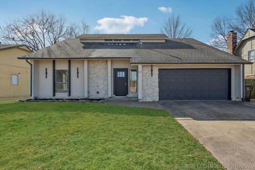 909 W Albuquerque St, Broken Arrow, OK, 74011-6004 | Card Image