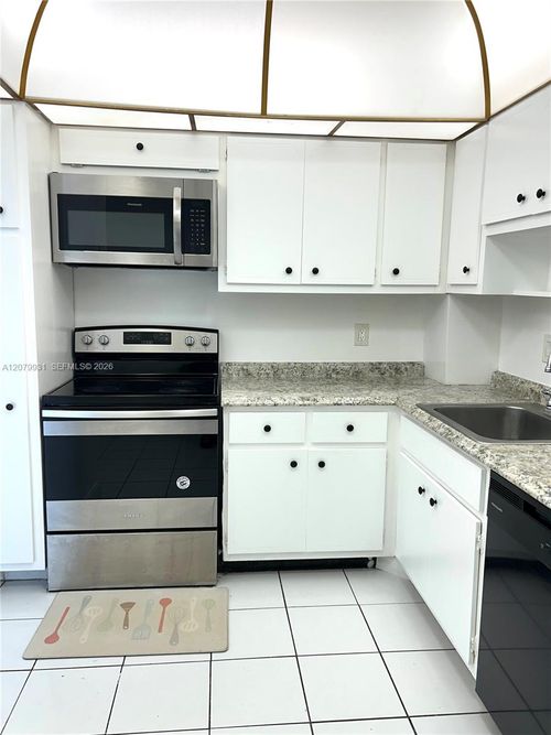 402b-4400 Hillcrest Drive, Hollywood, FL, 33021 | Card Image