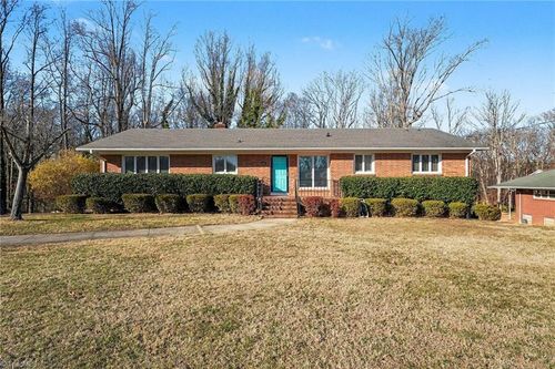 914 Oakcrest Dr, Reidsville, NC, 27320-5425 | Card Image