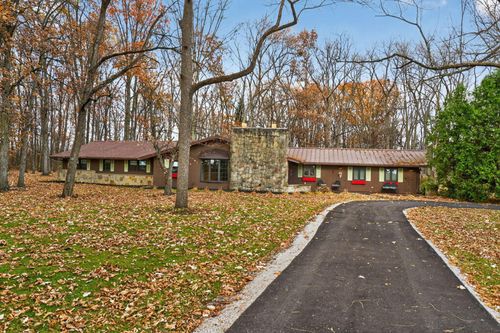 910 Lawrence Rd, Caledonia, OH, 43314-9428 | Card Image