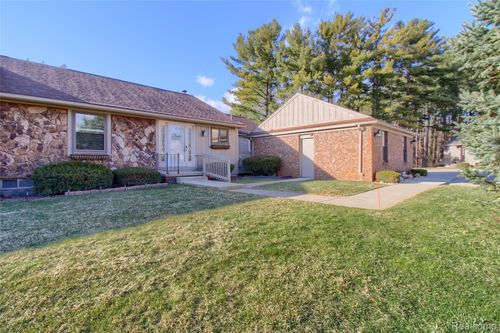 3-9780 Cambridge Court Cambridge Ct., Green Oak Township, MI, 48178 | Card Image