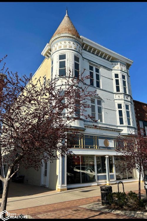 302-51 E Broadway #302 Avenue, Fairfield, IA, 52556 | Card Image