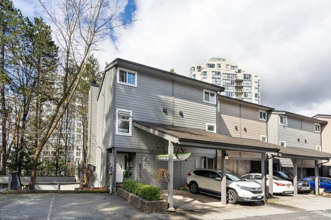 225 Balmoral Place, Townhouse with 3 bedrooms, 2 bathrooms and 1 parking in Port Moody BC | Image 2