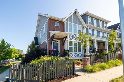 20267 82b Ave, Langley, BC, V2Y0Y8 | Card Image