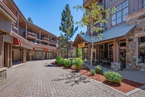 224-2000 N Village Dr, Truckee, CA, 96161-4349 | Card Image