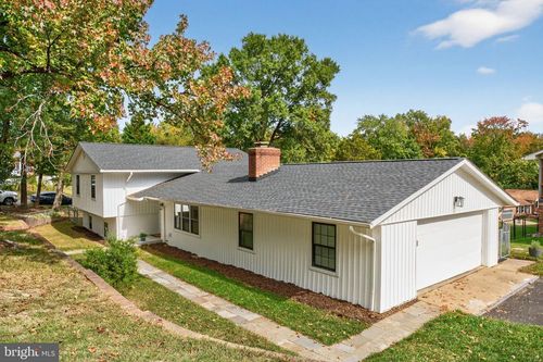 2 Pawnee Dr, FREDERICKSBURG, VA, 22401-1111 | Card Image