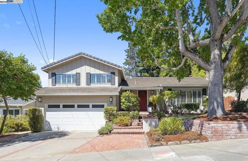 17331 Mayflower Dr, Castro Valley, CA, 94546-1132 | Card Image