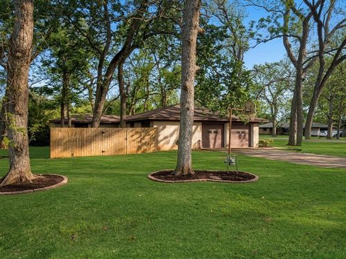 213 Van Winkle St, Lake Jackson, TX, 77566-3153 | Card Image