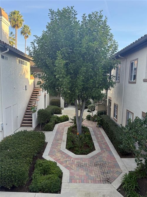 28 Via Alivio, Rancho Santa Margarita, CA, 92688-4903 | Card Image