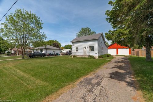 39 Stanley Avenue, Kitchener, ON, N2K1C4 | Card Image