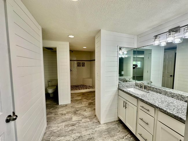 Primary bath | Image 12