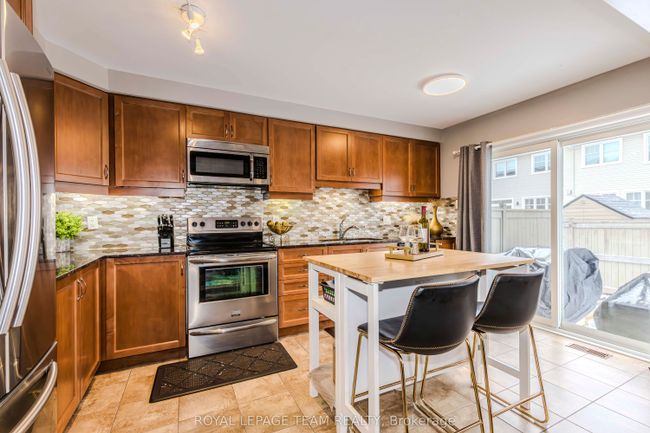 302 Song Sparrow St, House attached with 3 bedrooms, 3 bathrooms and 2 parking in Nepean ON | Image 16