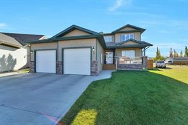 9 Holbrook Pl, House detached with 4 bedrooms, 3 bathrooms and 2 parking in Sylvan Lake AB | Image 2