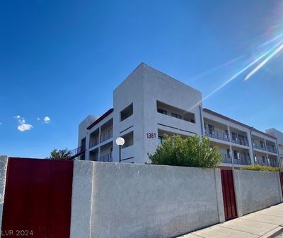 205 - 1381 E University Avenue, Condo with 1 bedrooms, 1 bathrooms and null parking in Las Vegas NV | Image 1