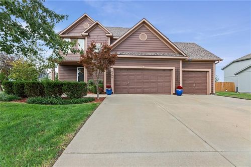 18390 Butternut St, Gardner, KS, 66030-9574 | Card Image