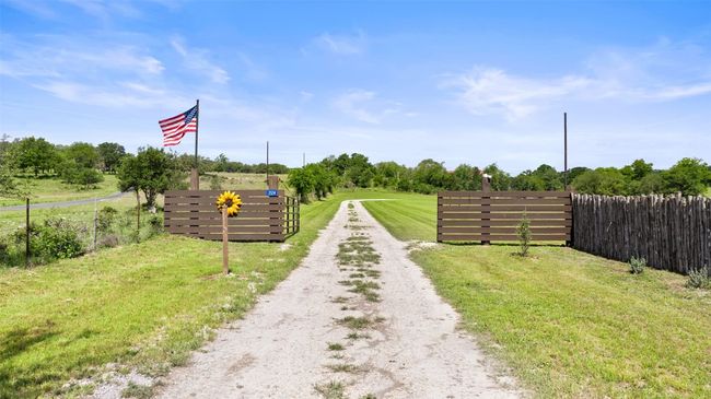 Private entrance off Crabapple Rd. | Image 23