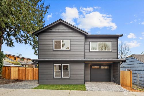 b-815 26th Ave, Seattle, WA, 98122-4913 | Card Image