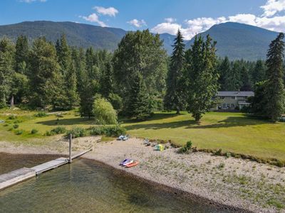 8119 Munch Rd, House other with 5 bedrooms, 3 bathrooms and 6 parking in Procter BC | Image 1