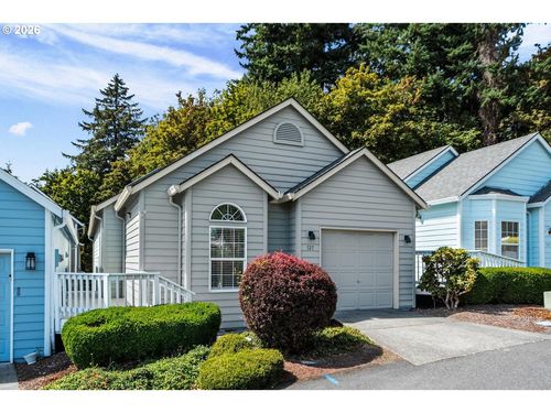 727 Ne Dallas St, Camas, WA, 98607-2052 | Card Image