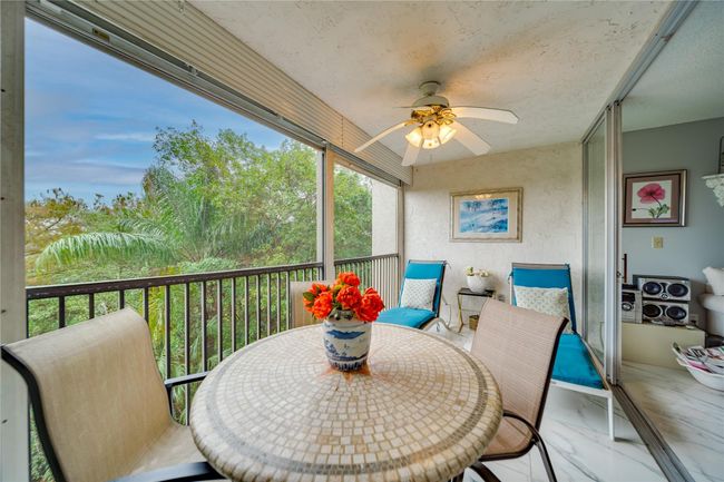 SCREENED BALCONY | Image 31
