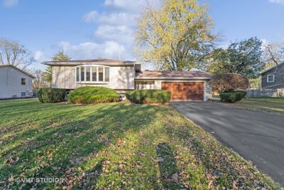 15244 W Pinewood Lane, House other with 5 bedrooms, 2 bathrooms and 2 parking in Libertyville IL | Image 2