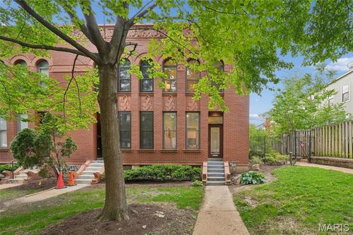 10 Manhattan Mews, Saint Louis, MO, 63108-2247 | Card Image