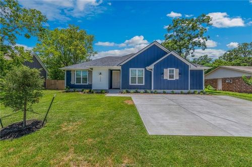 1220 Neal Pickett Dr, College Station, TX, 77840-2613 | Card Image