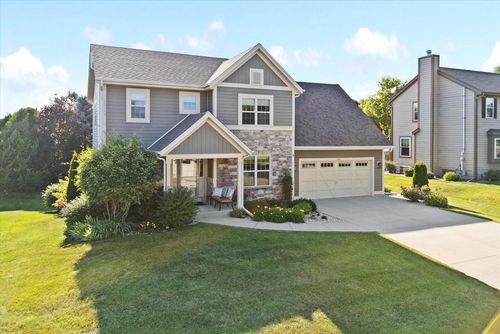 1716 Highlandview Drive, West Bend, WI, 53095 | Card Image