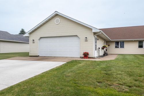 1322 N 7th St, Lake City, MN, 55041-1251 | Card Image
