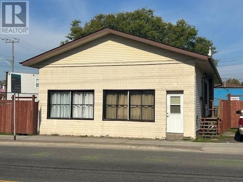 136 Court St S, Thunder Bay, ON, P7B2X4 | Card Image