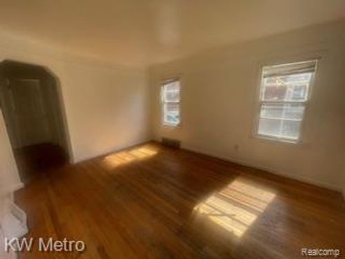 19950 Oakfield St, Detroit, MI, 48235-2243 | Card Image