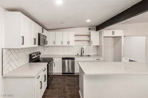 3220 Stanley Ave, North Las Vegas, NV, 89030-7230 | Card Image