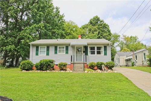 902 Portland St, Greensboro, NC, 27403-2940 | Card Image