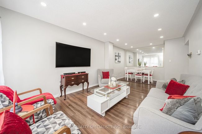 308 Fleetwood Cres, Condo with 4 bedrooms, 2 bathrooms and 2 parking in Brampton ON | Image 7