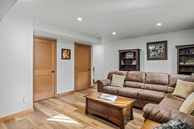 7 Creekside Mews, Townhouse with 3 bedrooms, 4 bathrooms and 2 parking in Canmore AB | Image 33