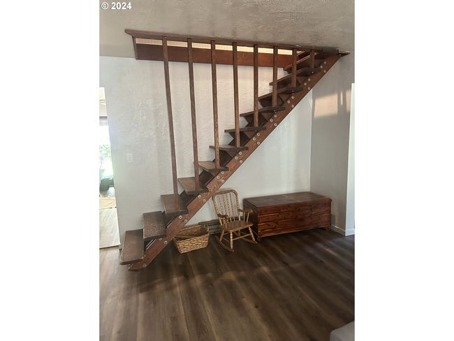 Staircase-To Upper Level | Image 14