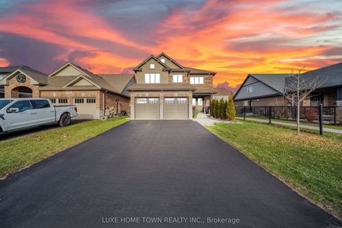 52 Riley Cres, Fergus, ON, N1M0C2 | Card Image