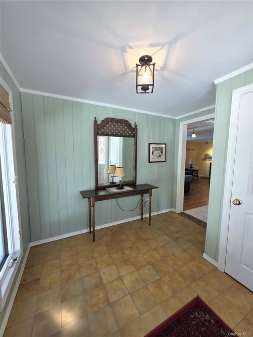 30 Tappen Dr, Melville, NY, 11747-1042 | Card Image