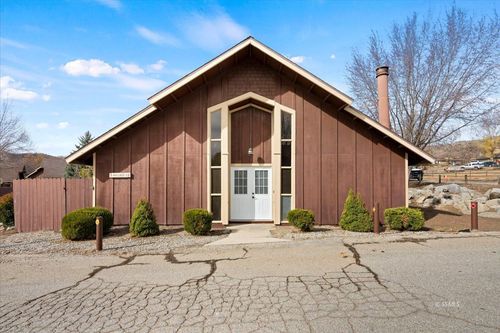 2 Village Ln, Tehachapi, CA, 93561-9667 | Card Image