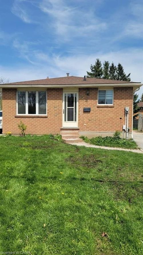 lower-43 Nelson Ave, Kitchener, ON, N2K1E2 | Card Image