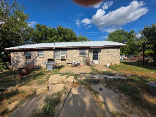 605 Robert Ave, Breckenridge, TX, 76424-5423 | Card Image