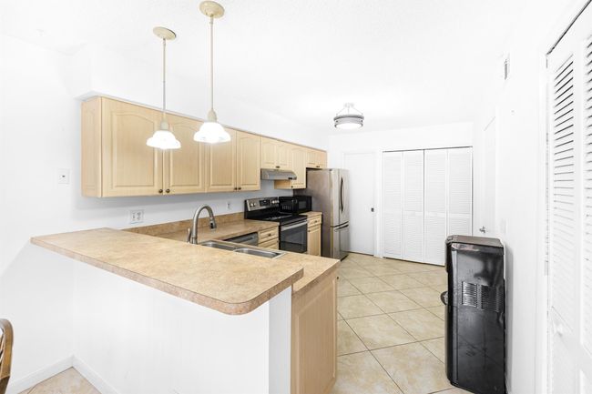 353 Maplecrest Cir, Condo with 3 bedrooms, 2 bathrooms and null parking in Jupiter FL | Image 10