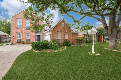 2106 Hunter Place Ln, Arlington, TX, 76006-5764 | Card Image