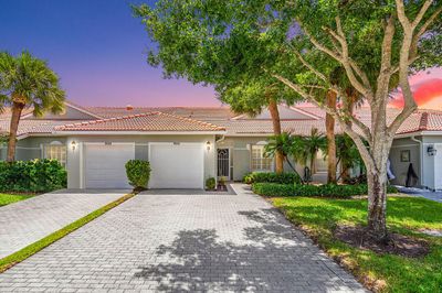 8566 Logia Circle, Home with 2 bedrooms, 2 bathrooms and null parking in Boynton Beach FL | Image 2